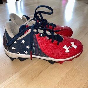 Under Armour Soccer Cleats/Size 2Y